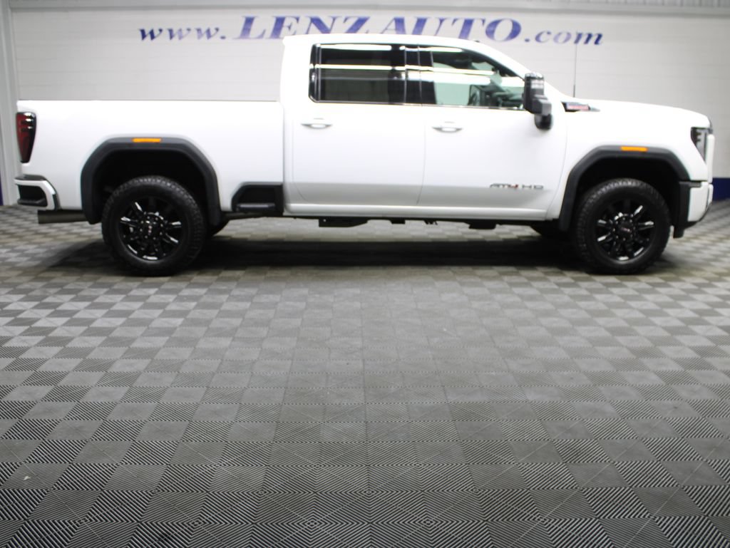 Used 2026 GMC Sierra 2500 AT4 w/ Technology Package AWD/4WD image 2