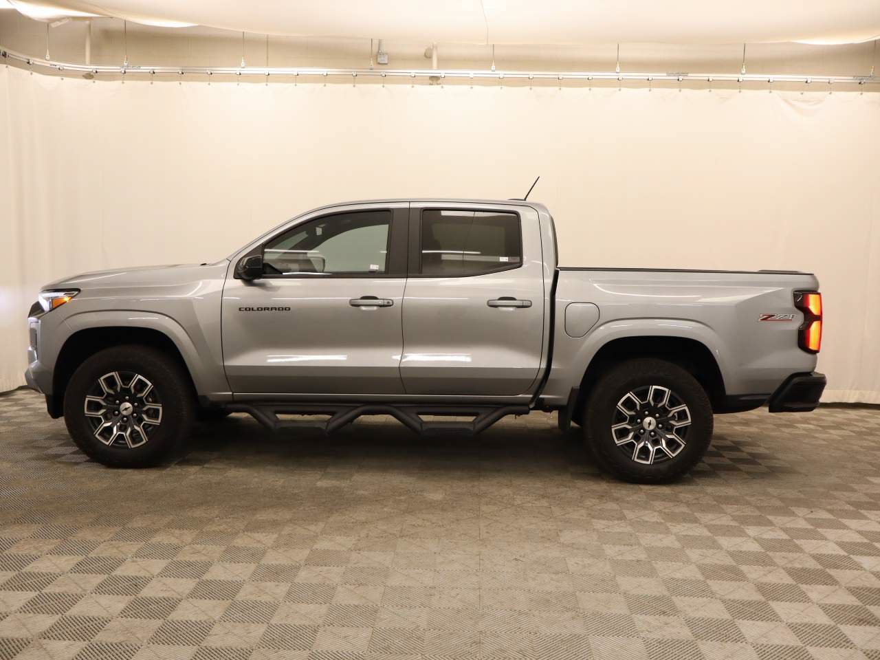 Used 2024 Chevrolet Colorado Z71 w/ Z71 Convenience Package 2 AWD/4WD image 2