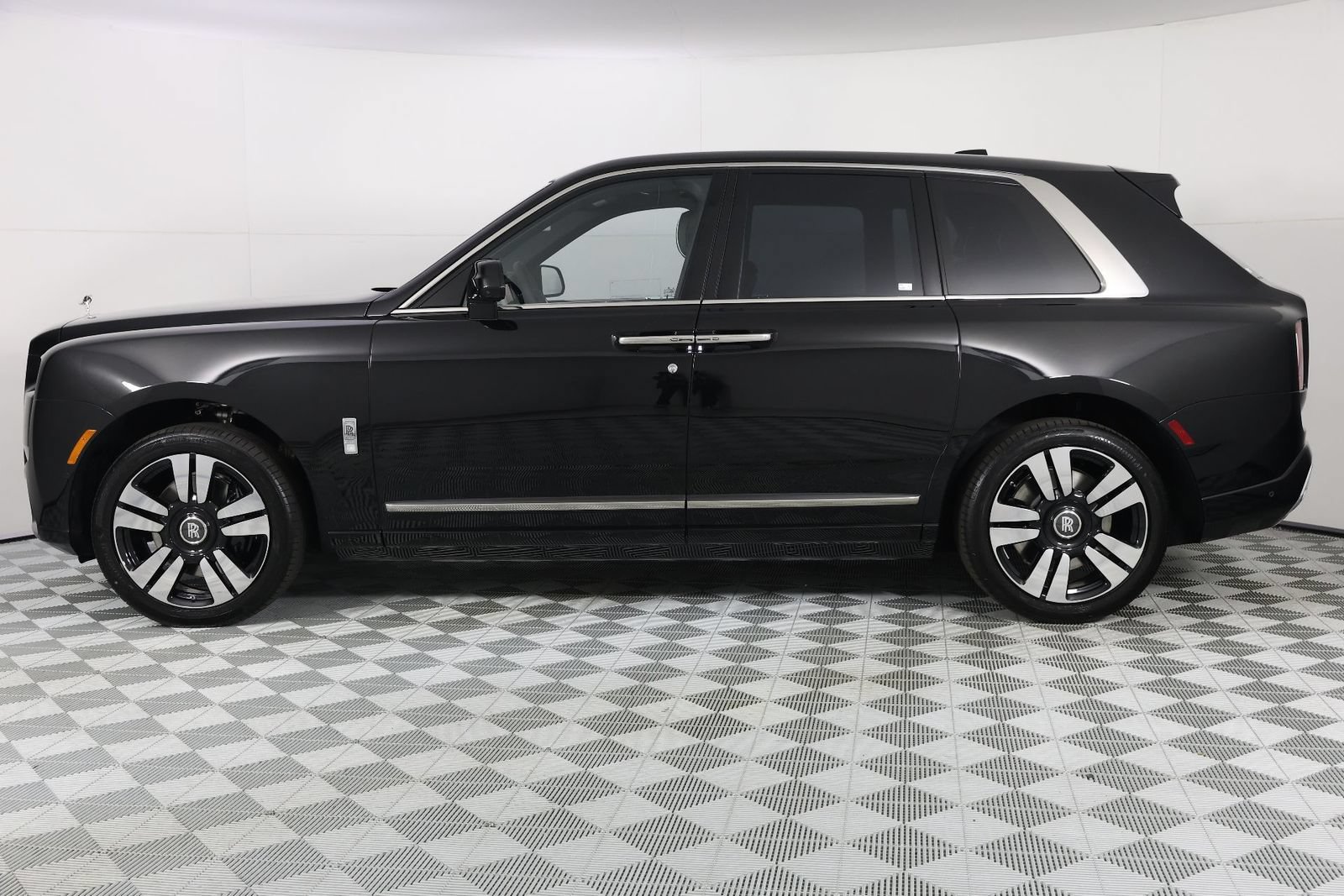 New 2026 Rolls-Royce Cullinan AWD/4WD image 2