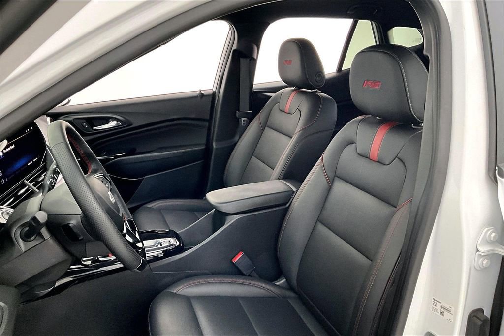 Used 2025 Chevrolet Trax RS w/ Driver Confidence Package image 30