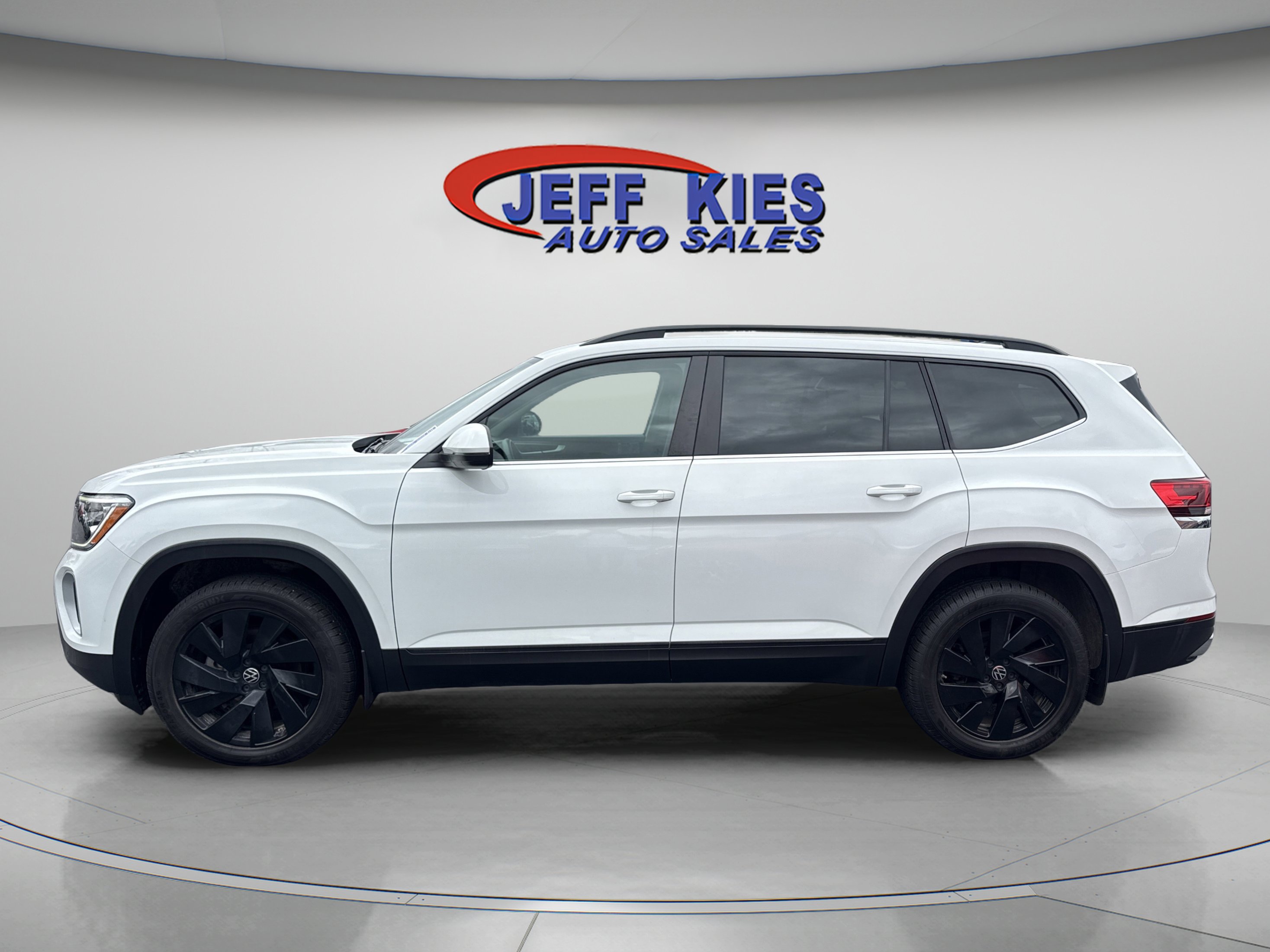 Used 2024 Volkswagen Atlas SE AWD/4WD image 10
