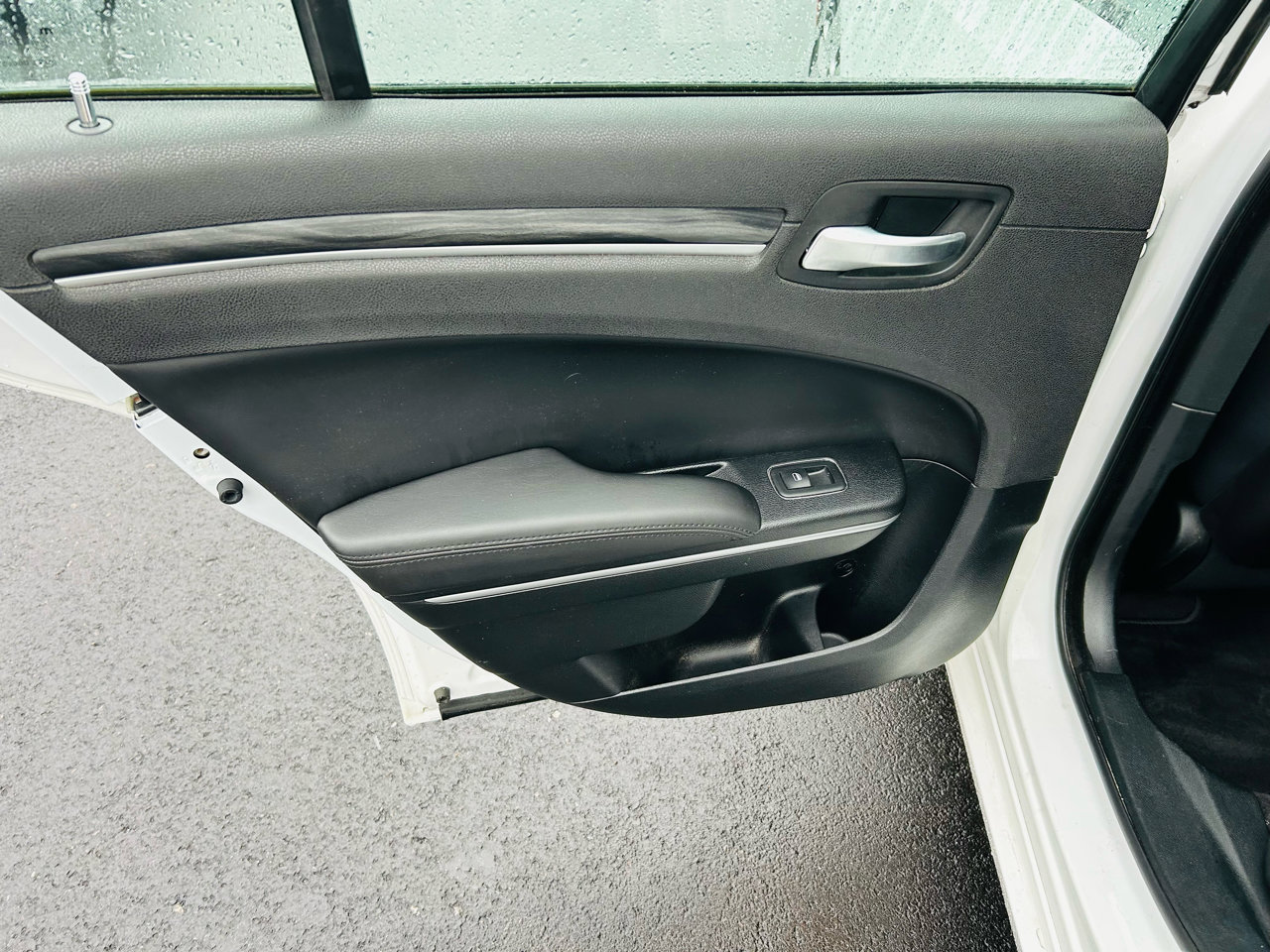 Used 2018 Chrysler 300 Touring w/ Sport Appearance Package image 22