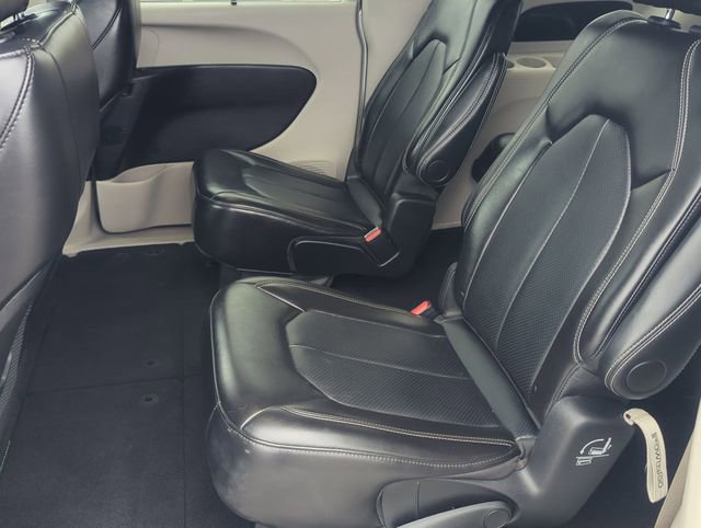 Used 2024 Chrysler Pacifica Touring-L FWD image 21