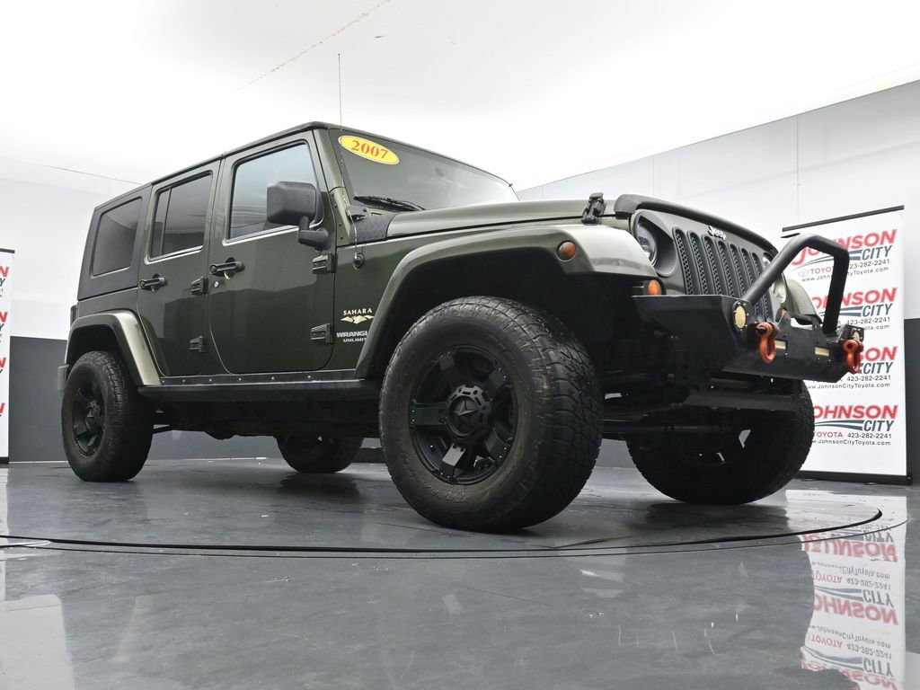 Used 2007 Jeep Wrangler Unlimited Sahara w/ Dual Top Group AWD/4WD image 29