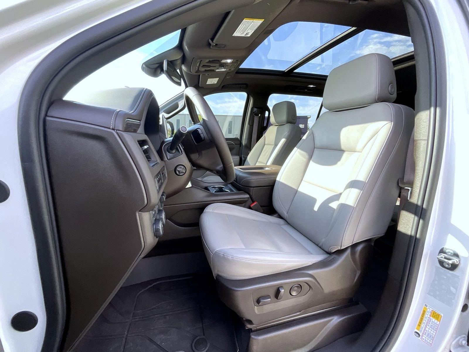 Used 2023 Chevrolet Suburban Z71 w/ Luxury Package AWD/4WD image 11