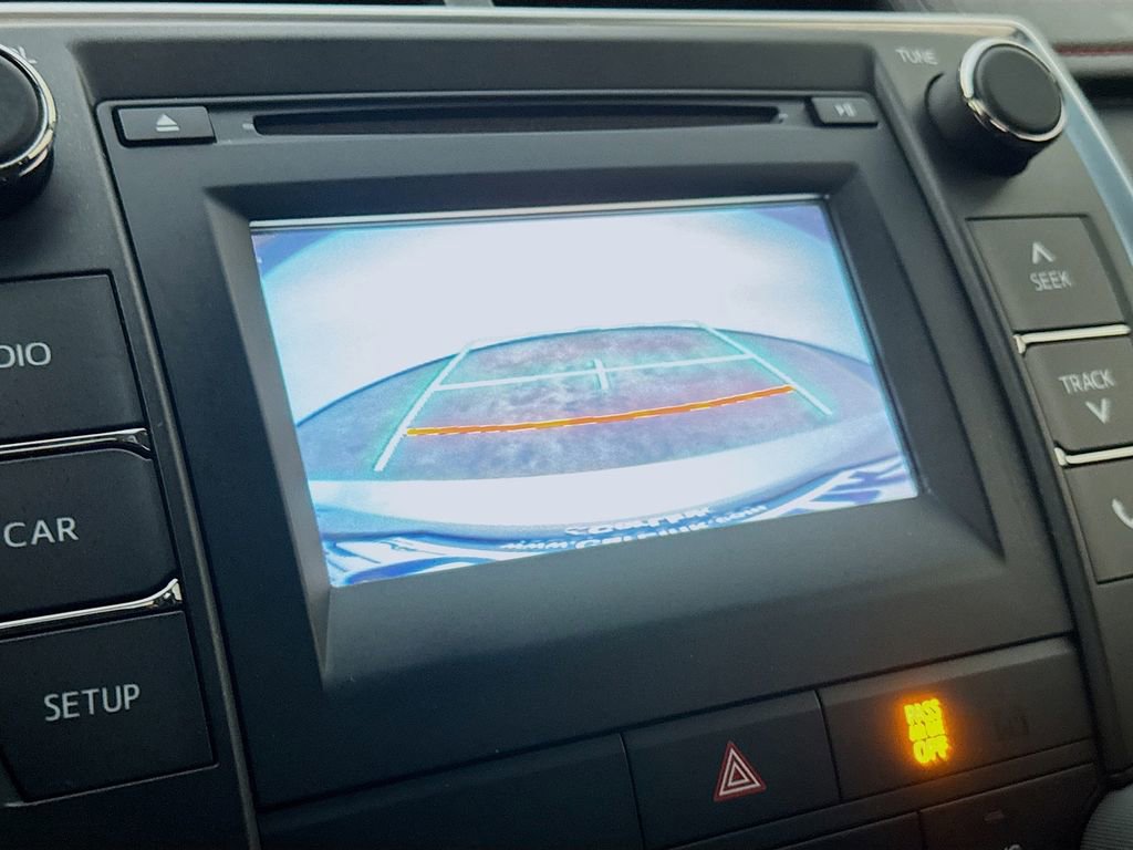 Used 2016 Toyota Camry SE w/ Moonroof Package FWD image 15