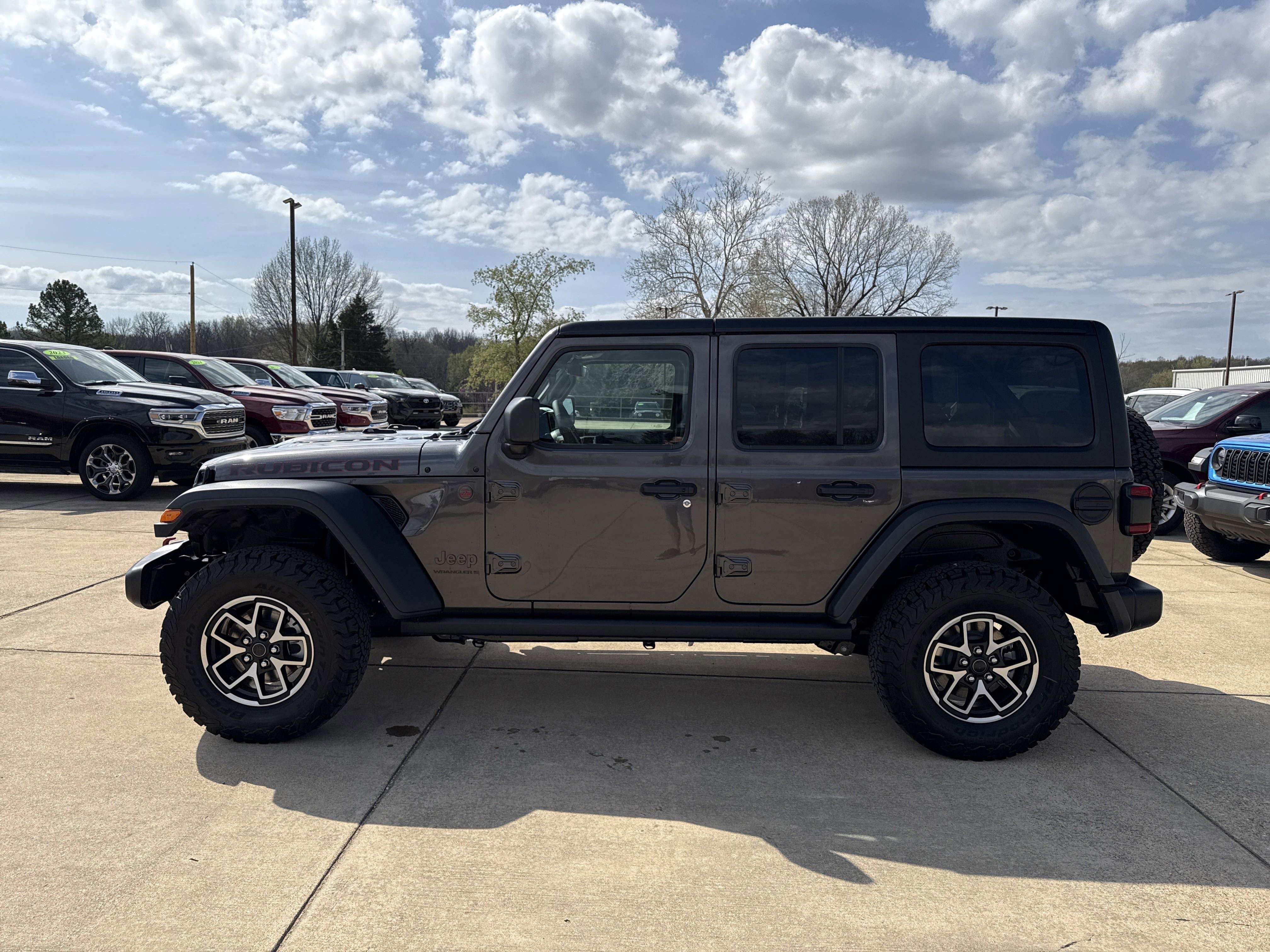 New 2025 Jeep Wrangler Unlimited Rubicon w/ Technology Group image 5