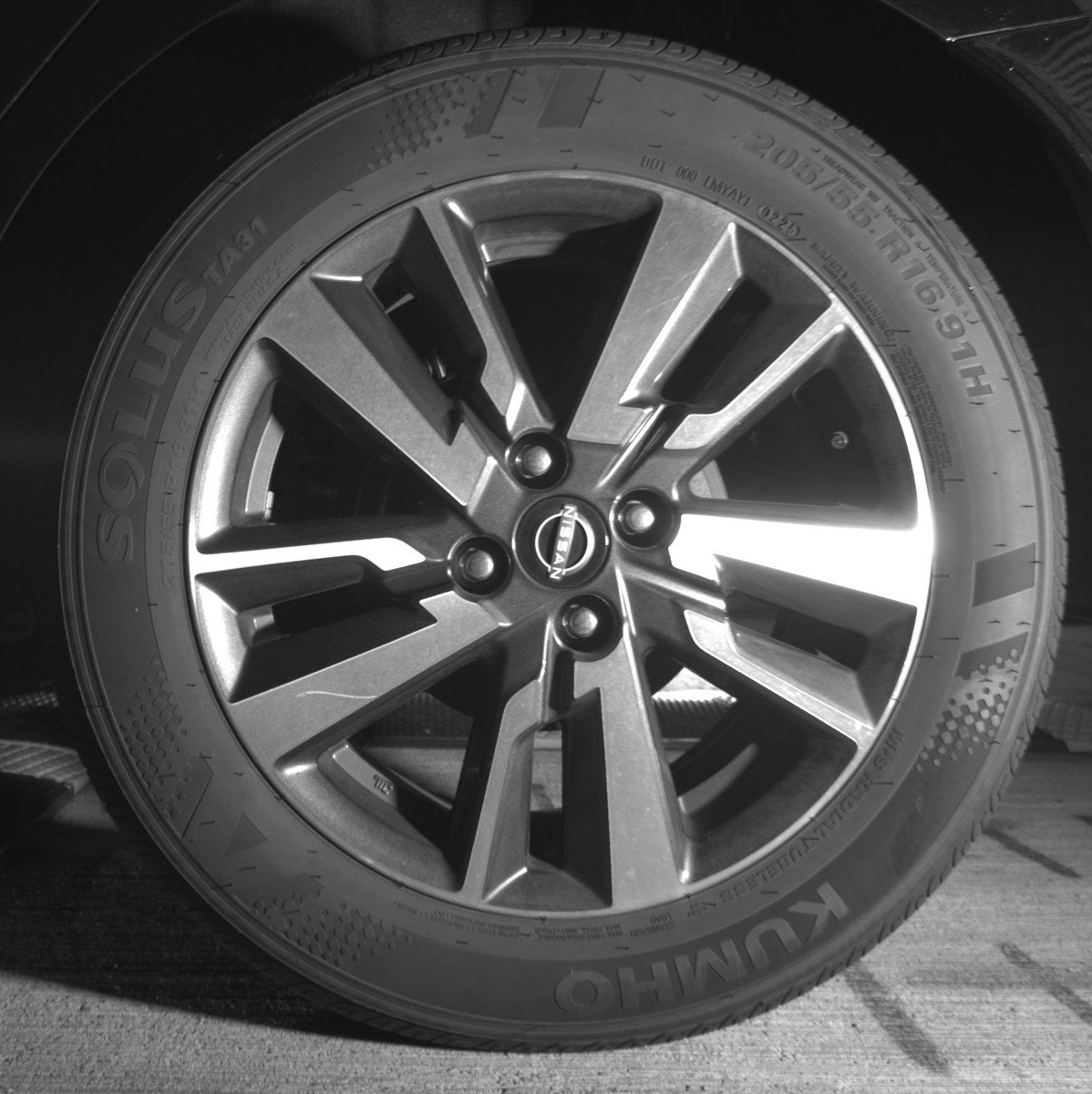 Used 2025 Nissan Versa SV FWD image 14