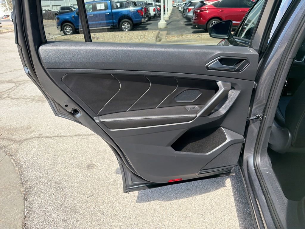 Used 2022 Volkswagen Tiguan SE R-Line AWD/4WD image 19