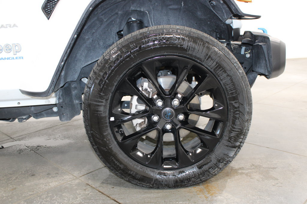 Used 2024 Jeep Wrangler Unlimited Sahara AWD/4WD image 65