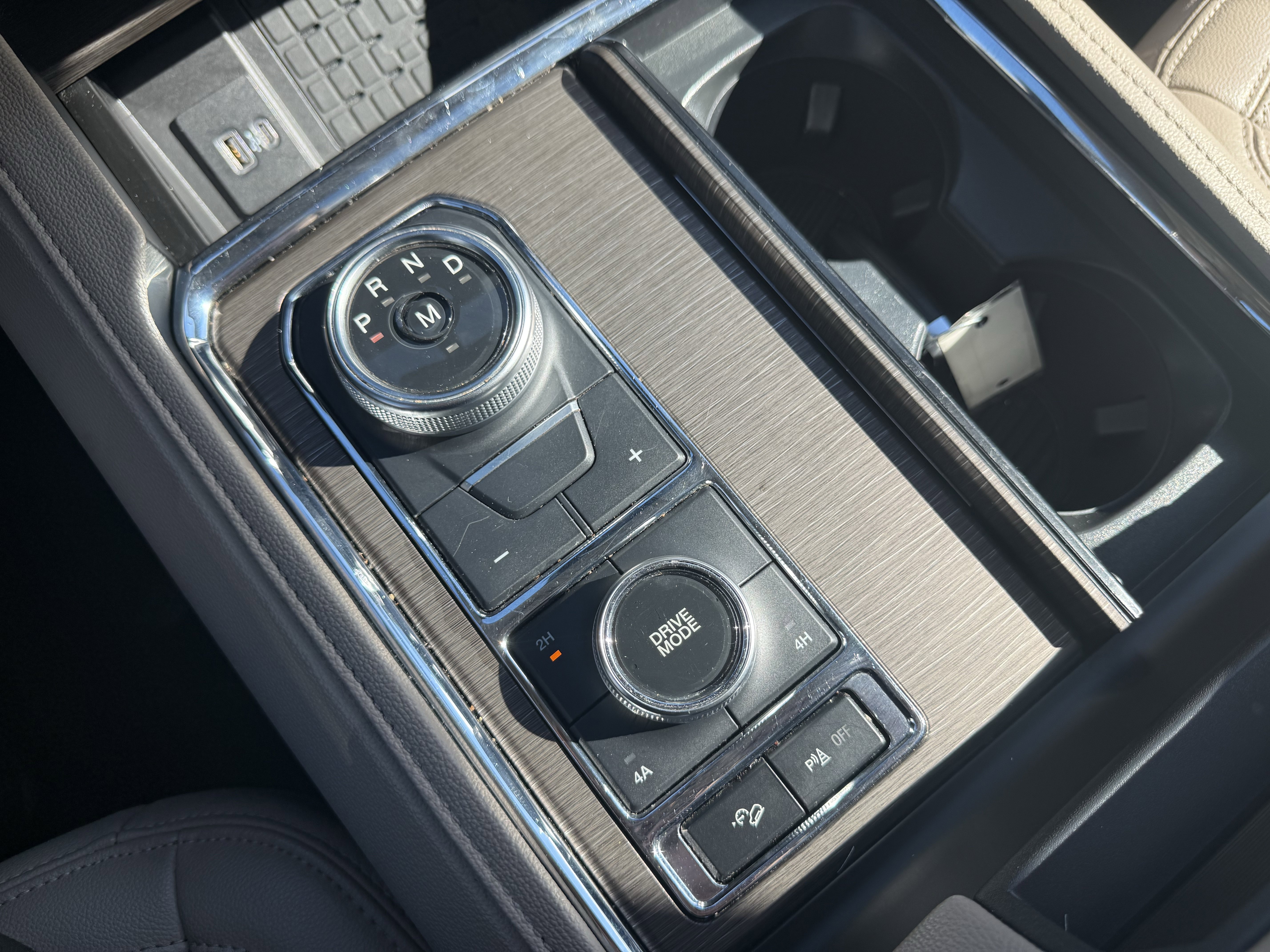 Used 2024 Ford Expedition Limited image 27