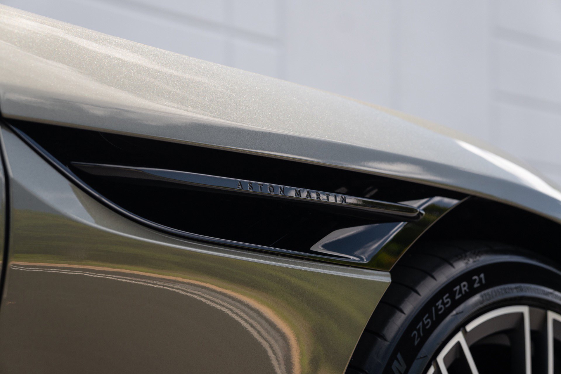 Used 2024 Aston Martin DB12 Convertible RWD image 11
