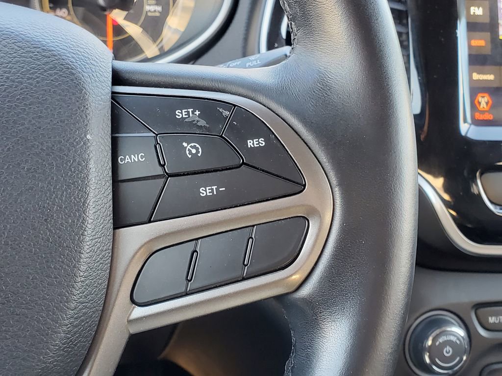 Used 2019 Jeep Cherokee Limited image 21