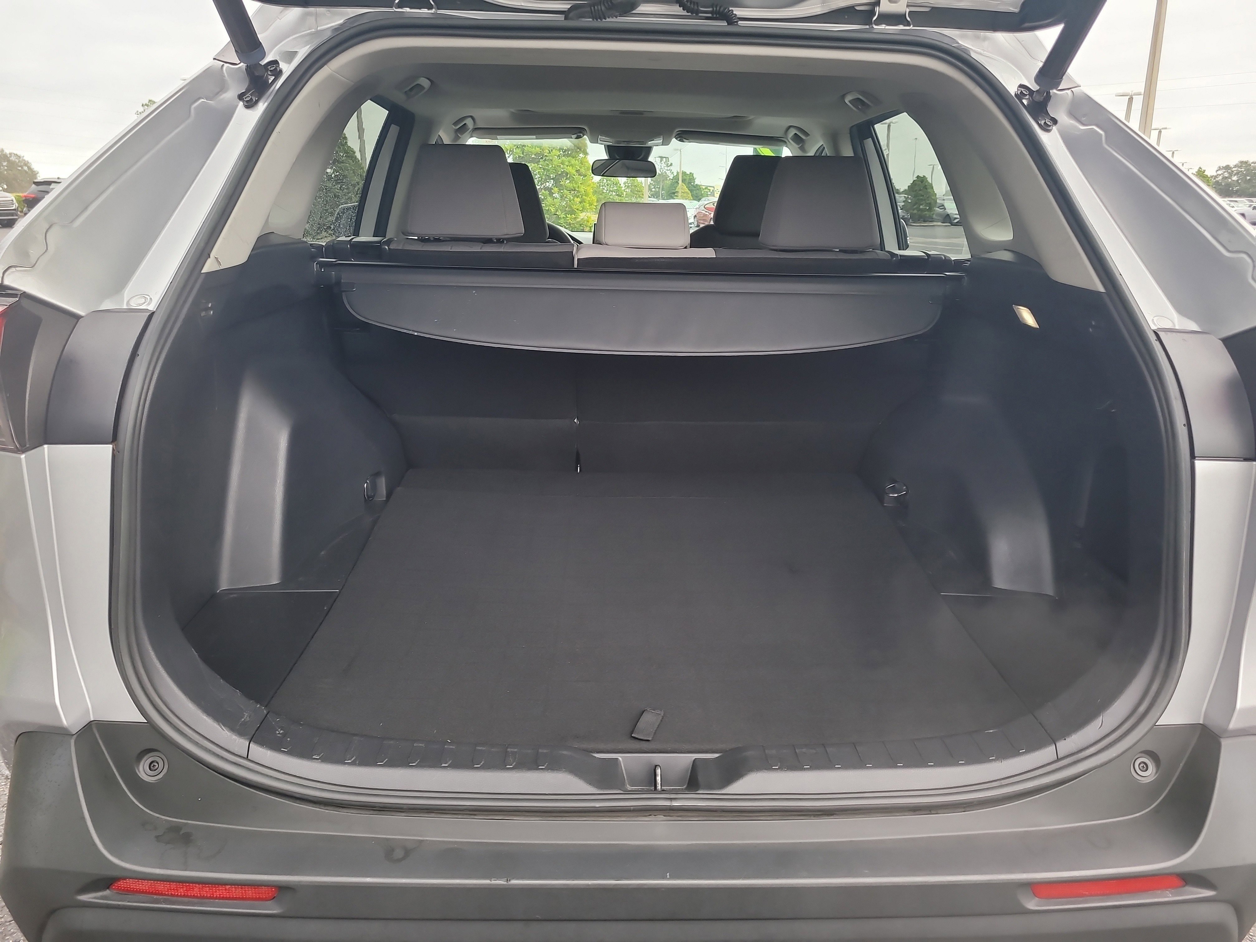 Used 2022 Toyota RAV4 XLE image 11