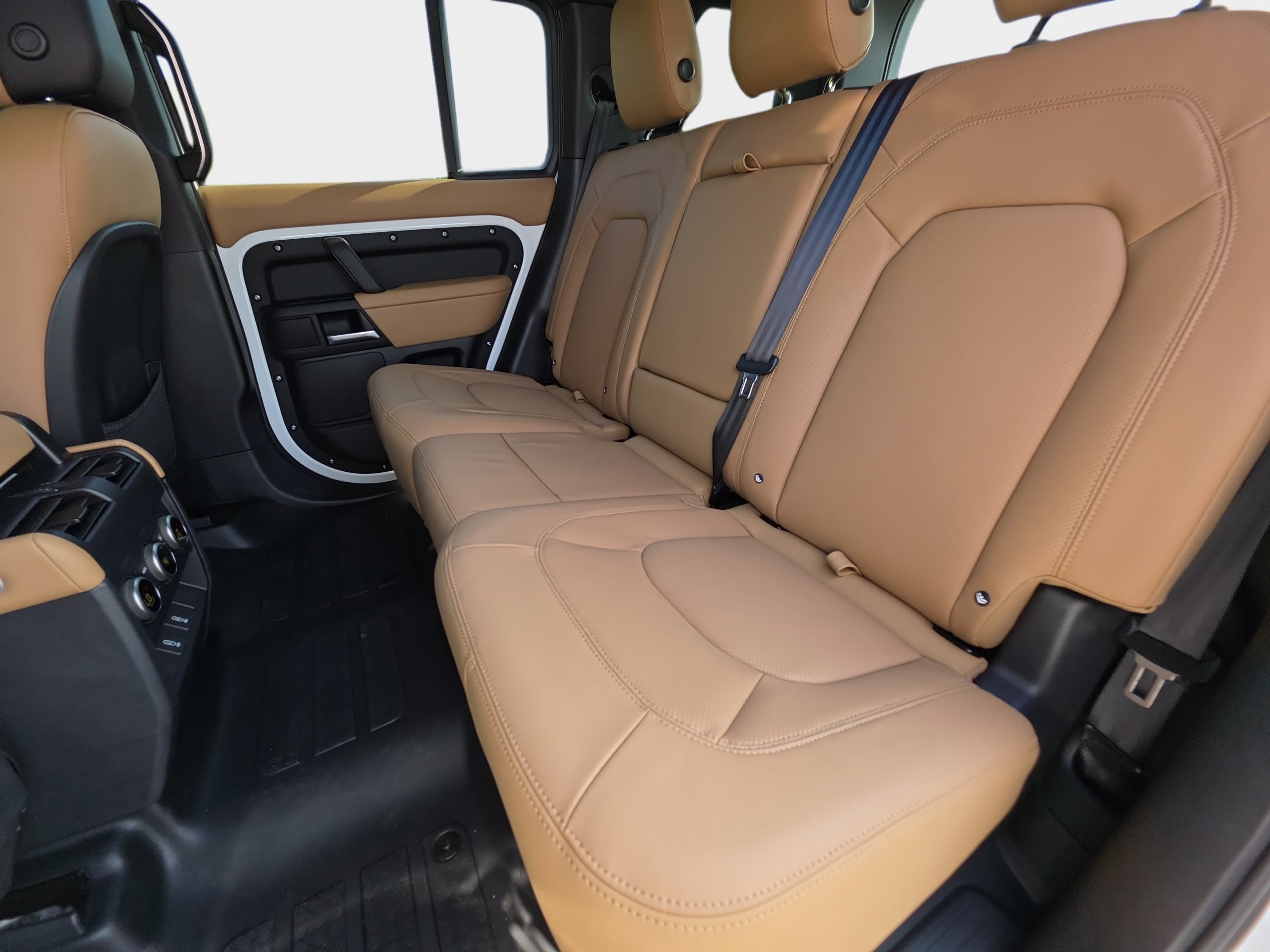 New 2026 Land Rover Defender 110 X-Dynamic SE AWD/4WD image 13