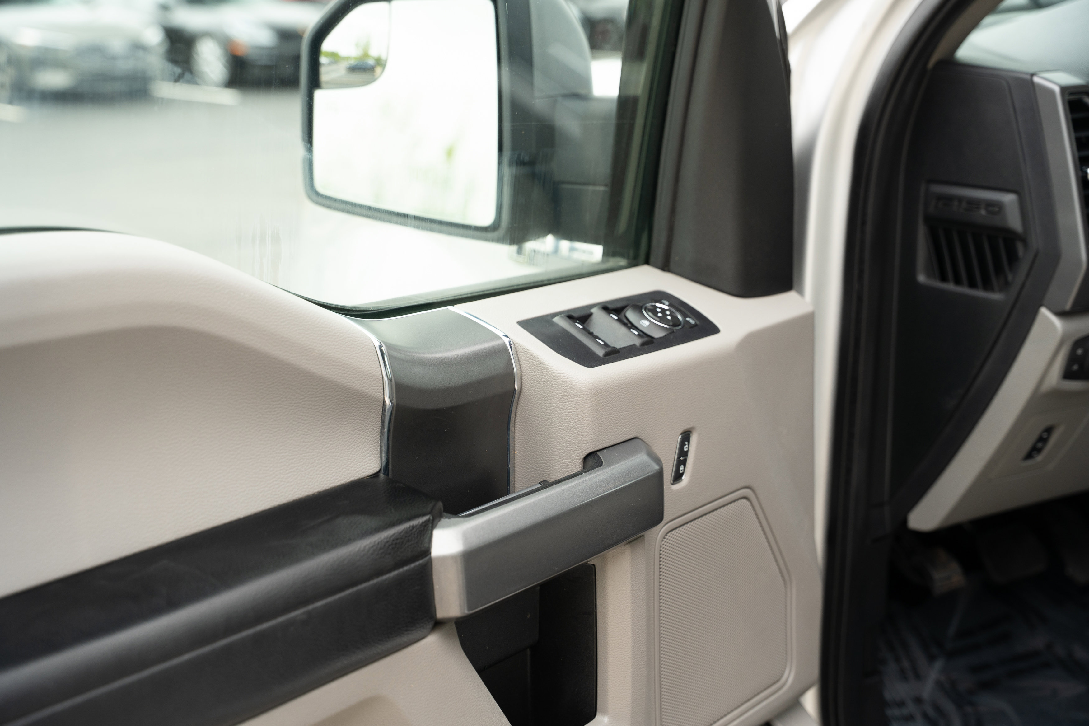 Used 2015 Ford F150 XLT w/ Equipment Group 302A Luxury AWD/4WD image 20