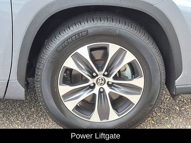 Used 2023 Toyota Highlander XLE image 11