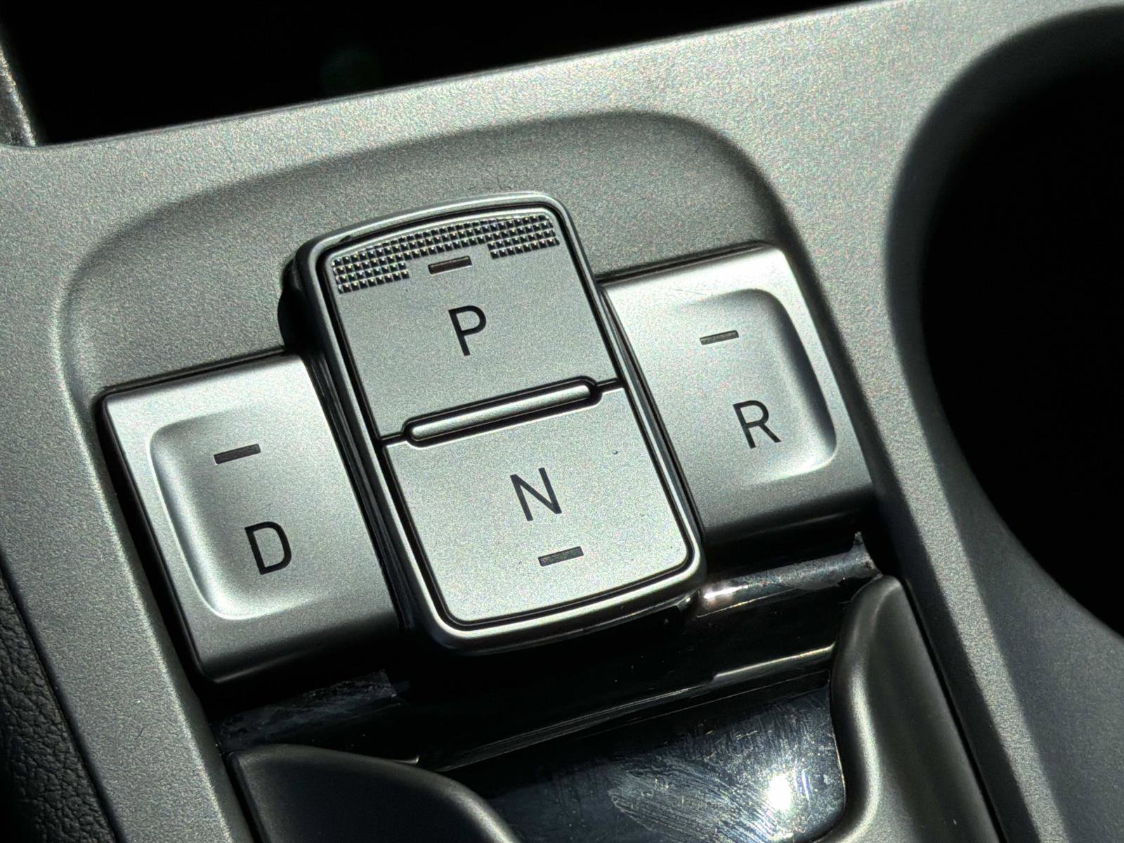 Used 2023 Hyundai Kona SE image 11