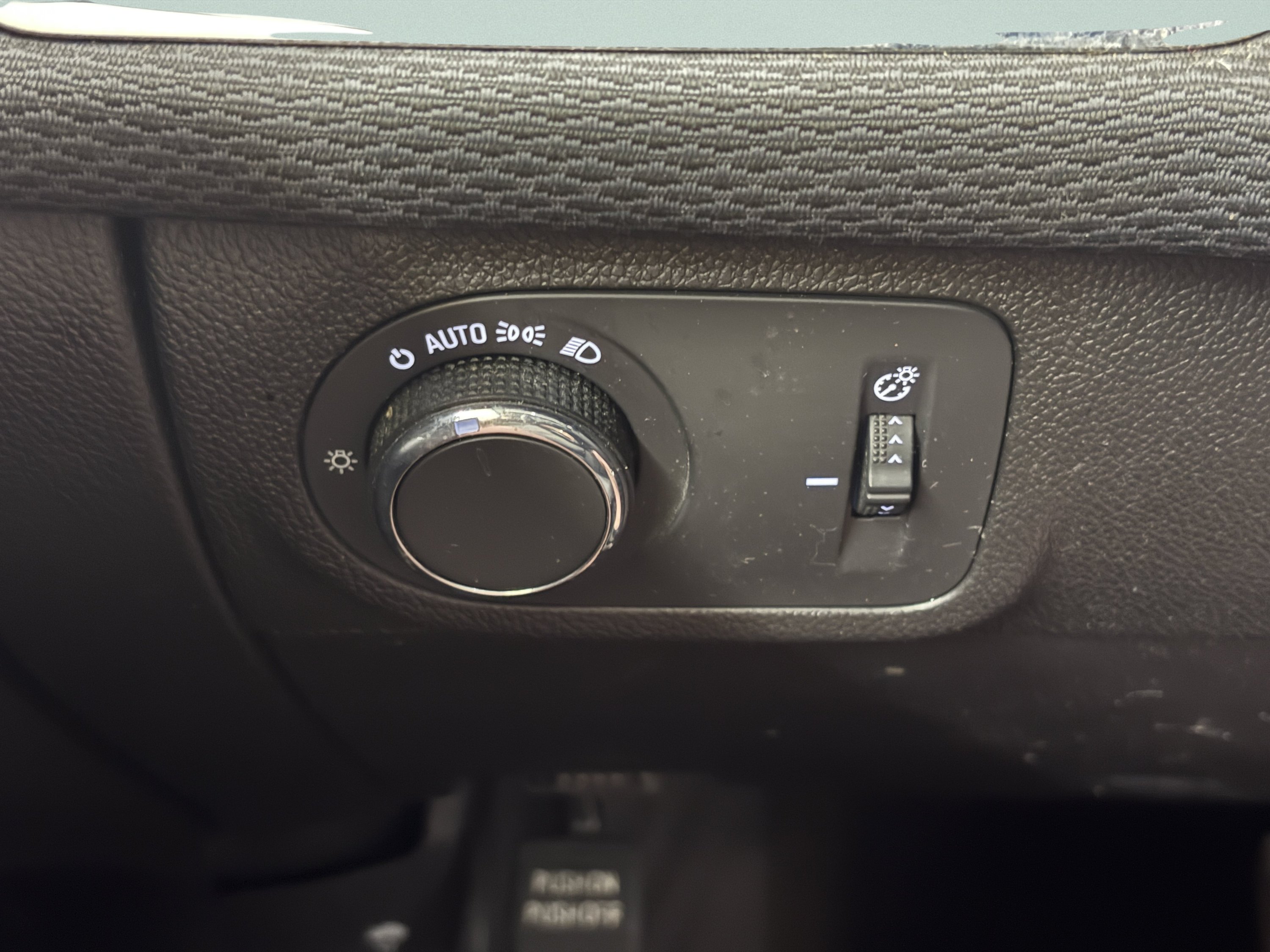 Used 2019 Chevrolet Cruze LT FWD image 16