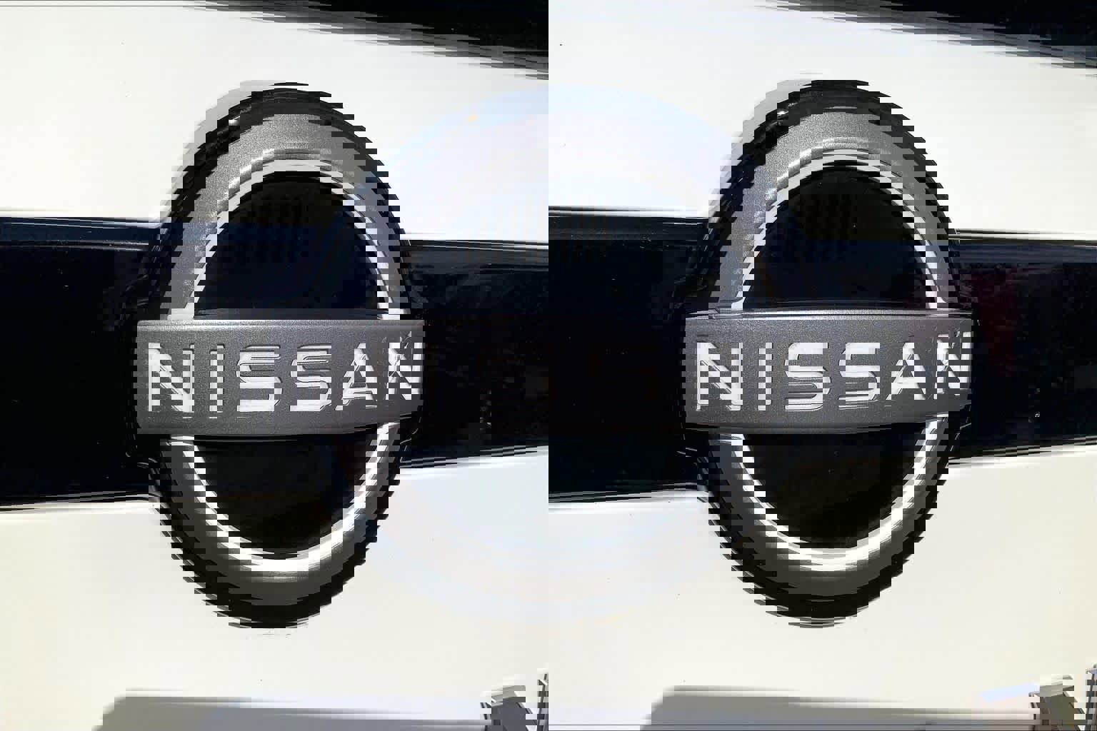 Used 2025 Nissan Pathfinder SV FWD image 33