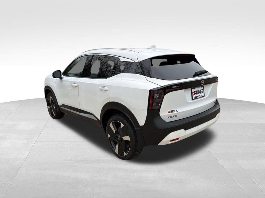 Used 2025 Nissan Kicks SR FWD image 9