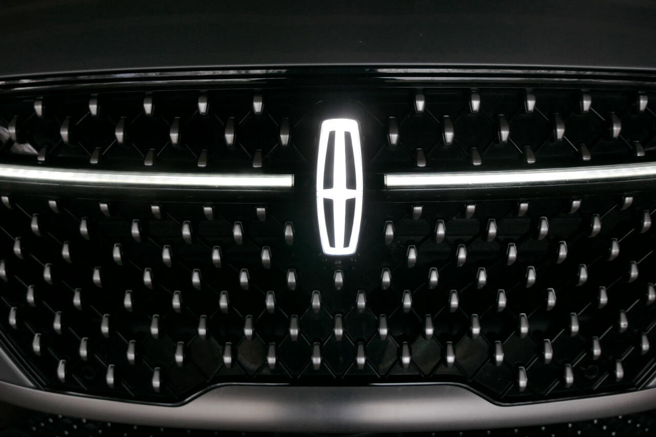 Used 2024 Lincoln Nautilus Reserve image 36