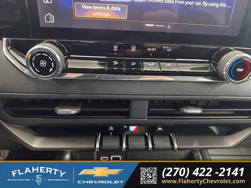 Used 2025 Chevrolet Colorado W/T w/ Advanced Trailering Package AWD/4WD image 25