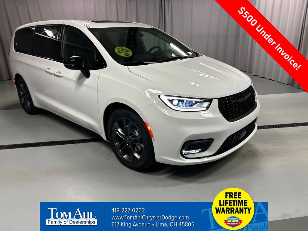 New 2026 Chrysler Pacifica Select image 1