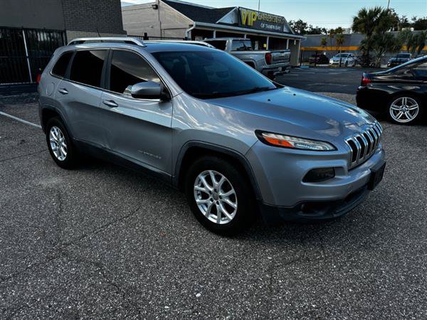 Used 2015 Jeep Cherokee Latitude w/ Cold Weather Group FWD image 5