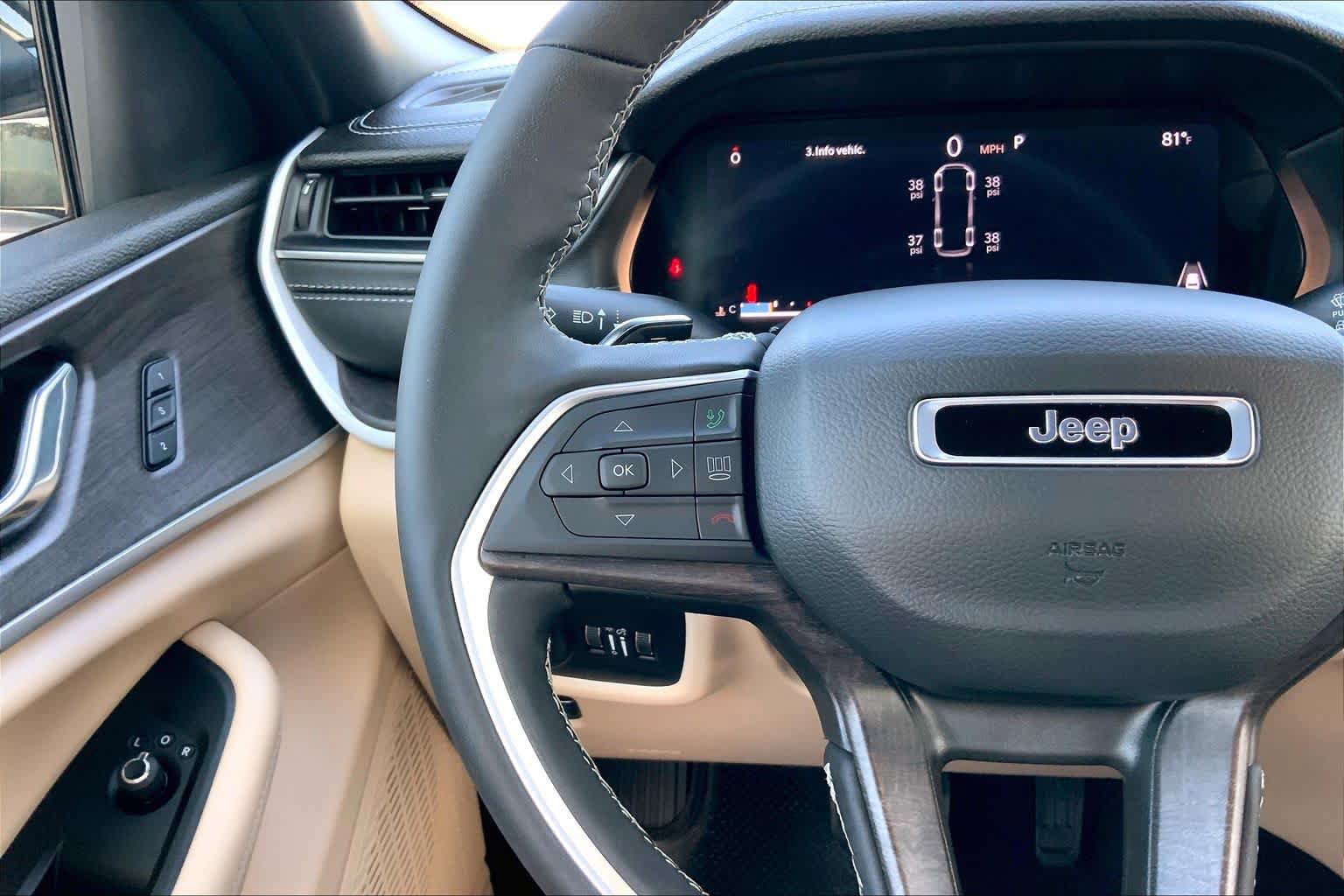 Used 2025 Jeep Grand Cherokee L Limited RWD image 23