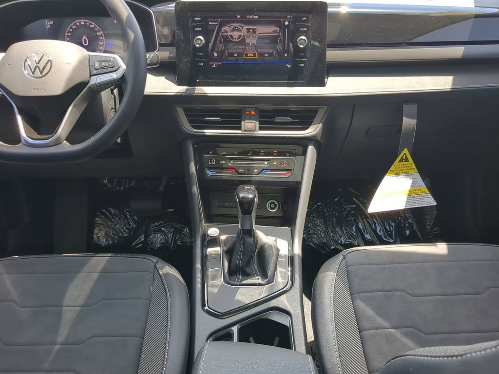 New 2026 Volkswagen Taos SE FWD image 14