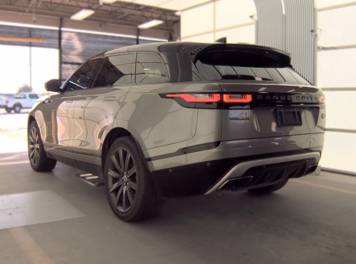 Used 2018 Land Rover Range Rover Velar R-Dynamic HSE AWD/4WD image 6