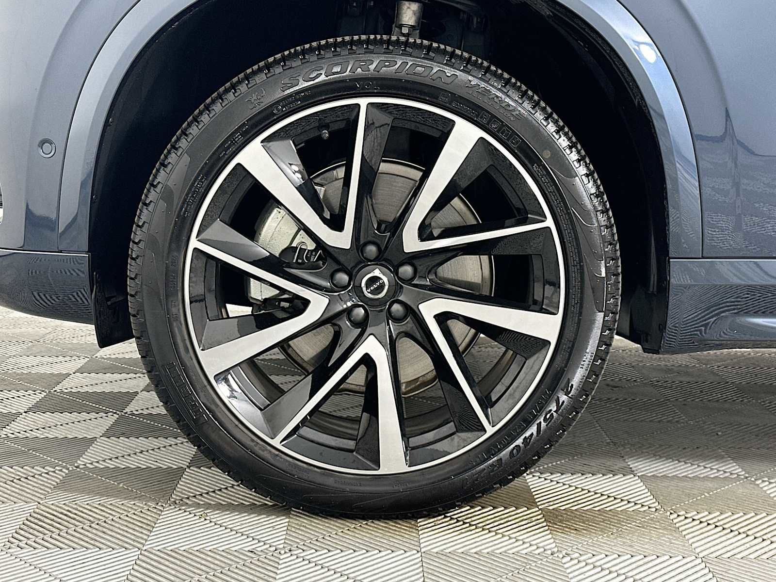 Certified 2025 Volvo XC90 B6 Plus image 31