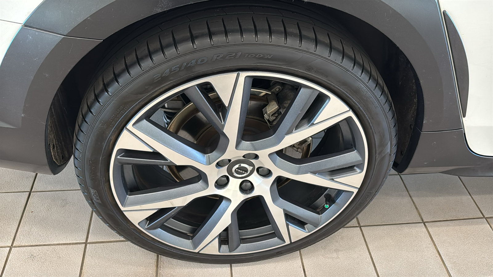 Used 2025 Volvo V90 B6 Cross Country Ultra w/ Protection Package Premier AWD/4WD image 31