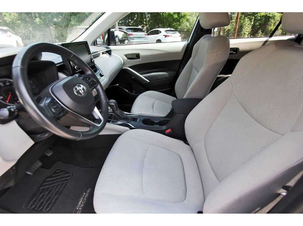 Used 2022 Toyota Corolla Cross LE FWD image 13