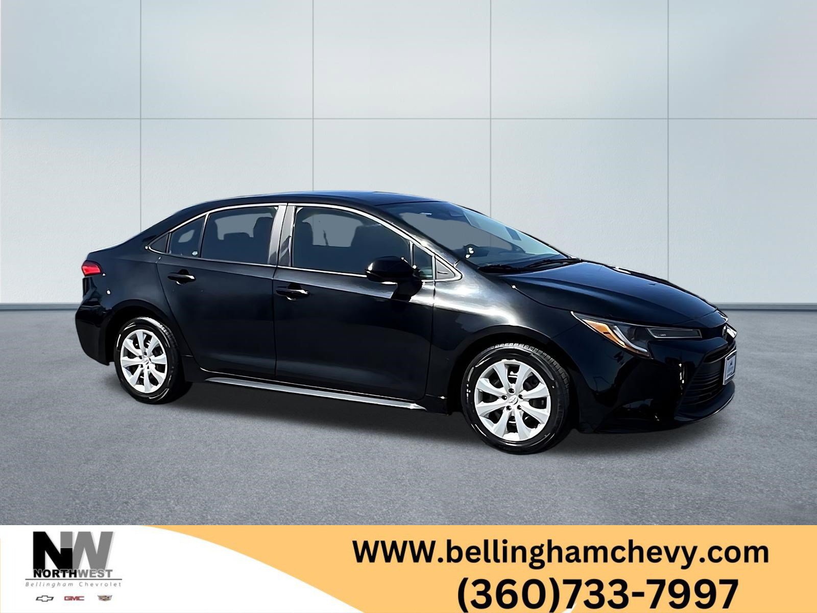 Used 2025 Toyota Corolla LE FWD image 1