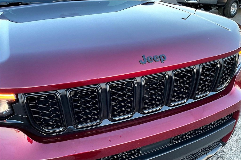 Used 2025 Jeep Grand Cherokee L Altitude image 31