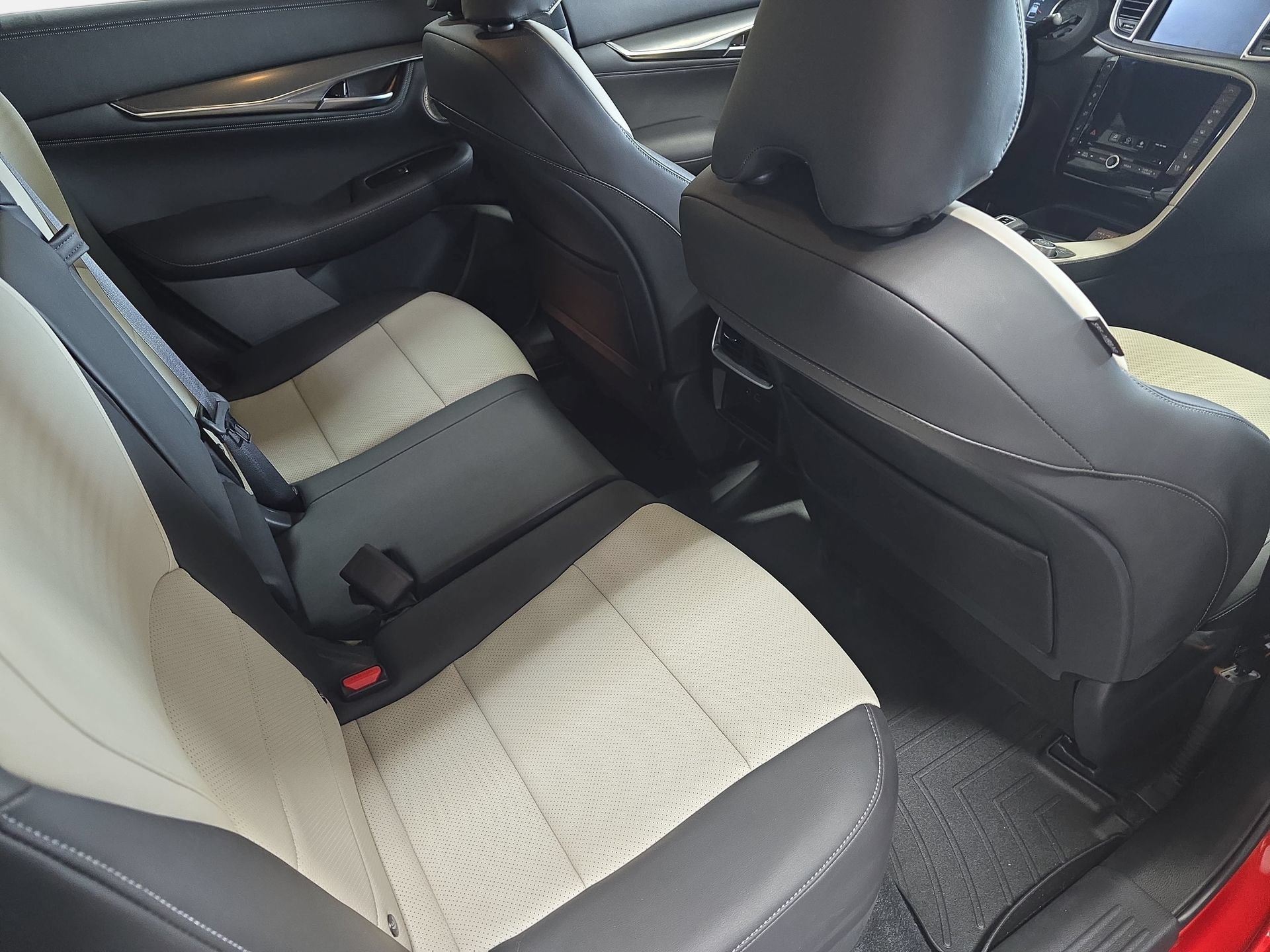 Used 2025 INFINITI QX55 Essential AWD/4WD image 11