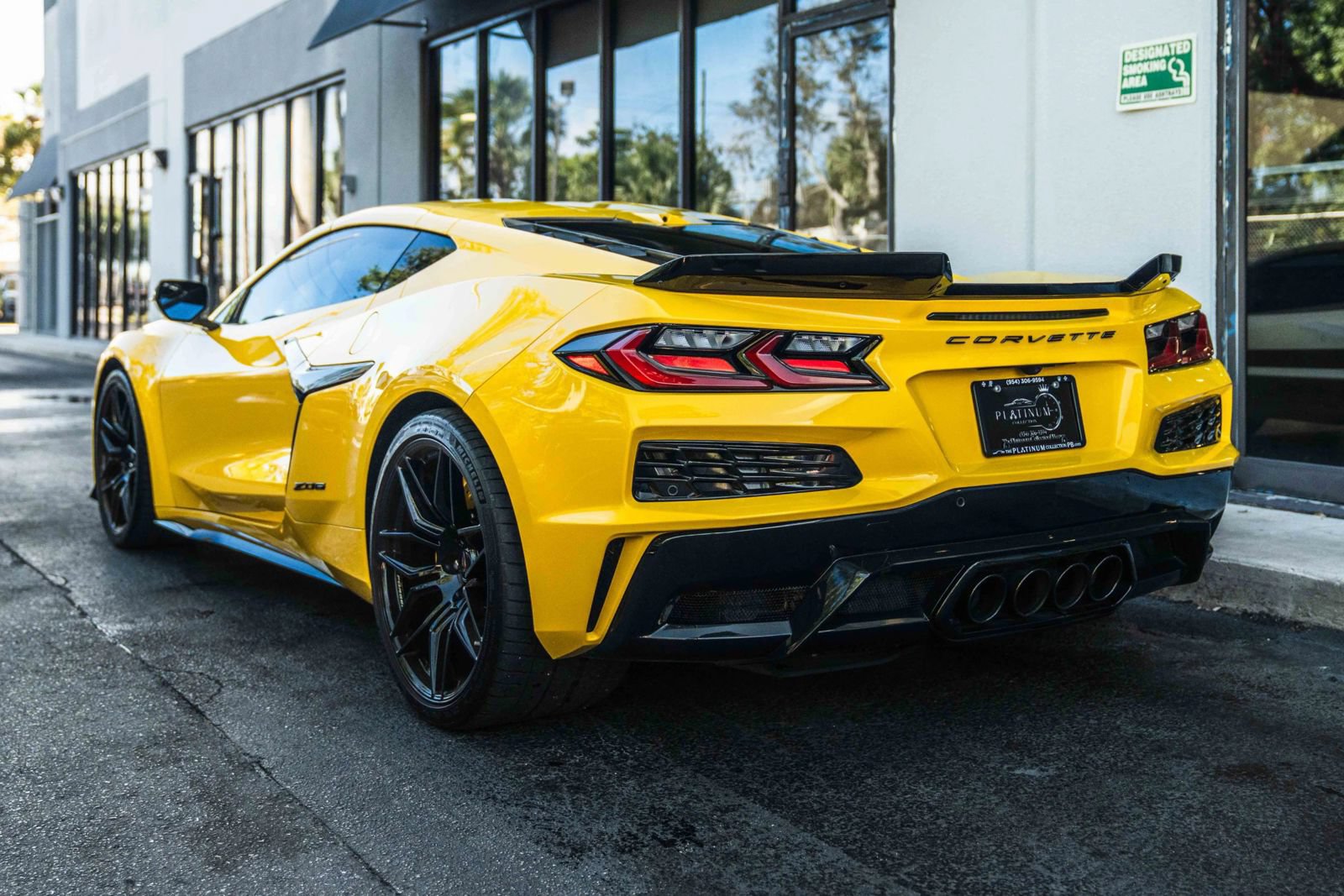 Used 2025 Chevrolet Corvette Z06 RWD image 11