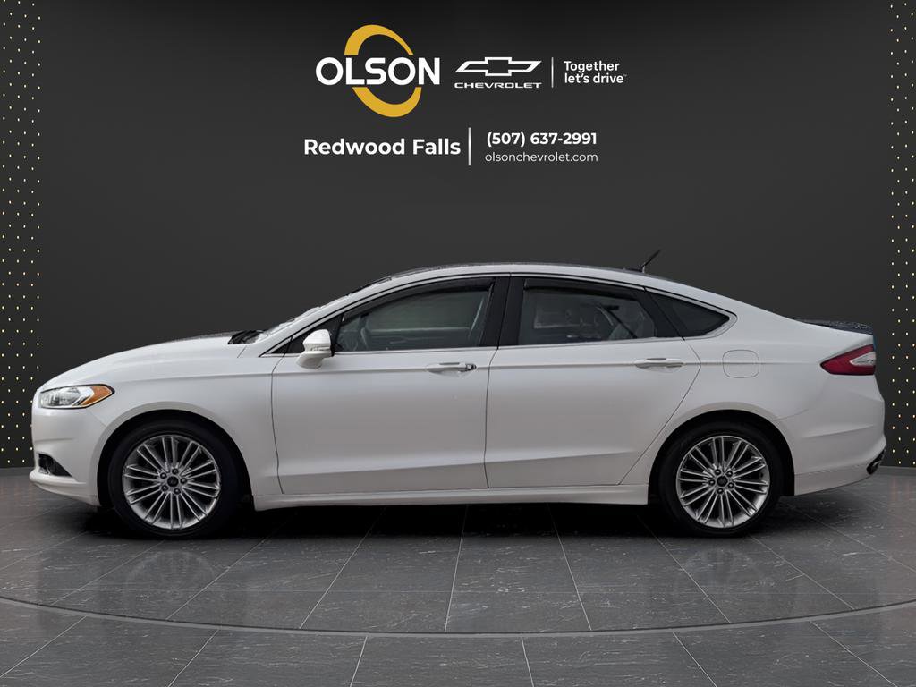 Used 2016 Ford Fusion SE w/ Equipment Group 202A image 2