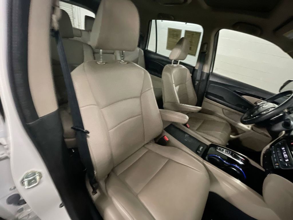 Used 2017 Honda Pilot Touring image 28