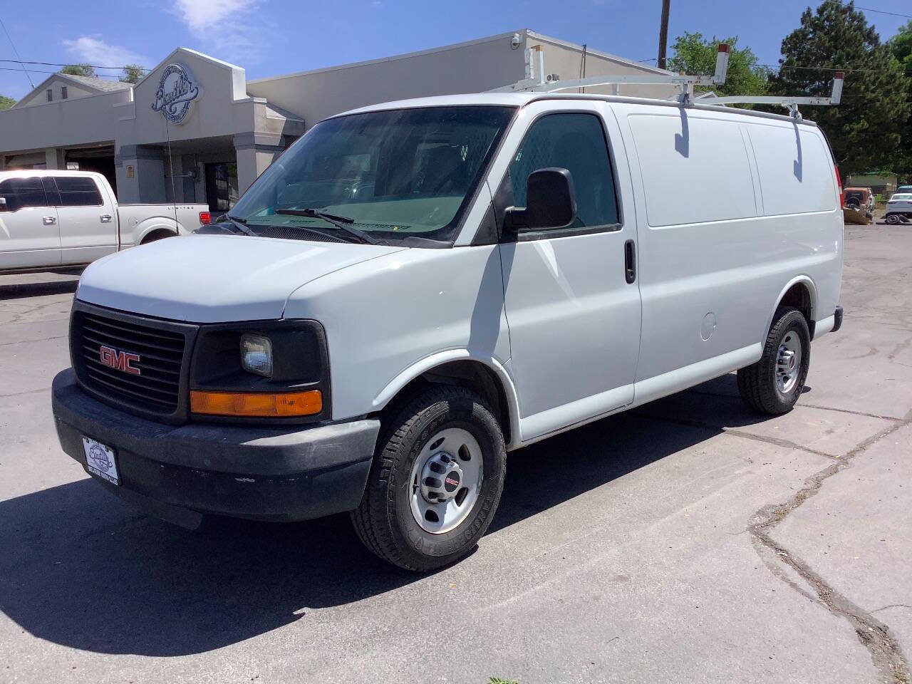 Used 2012 GMC Savana 2500 RWD image 2