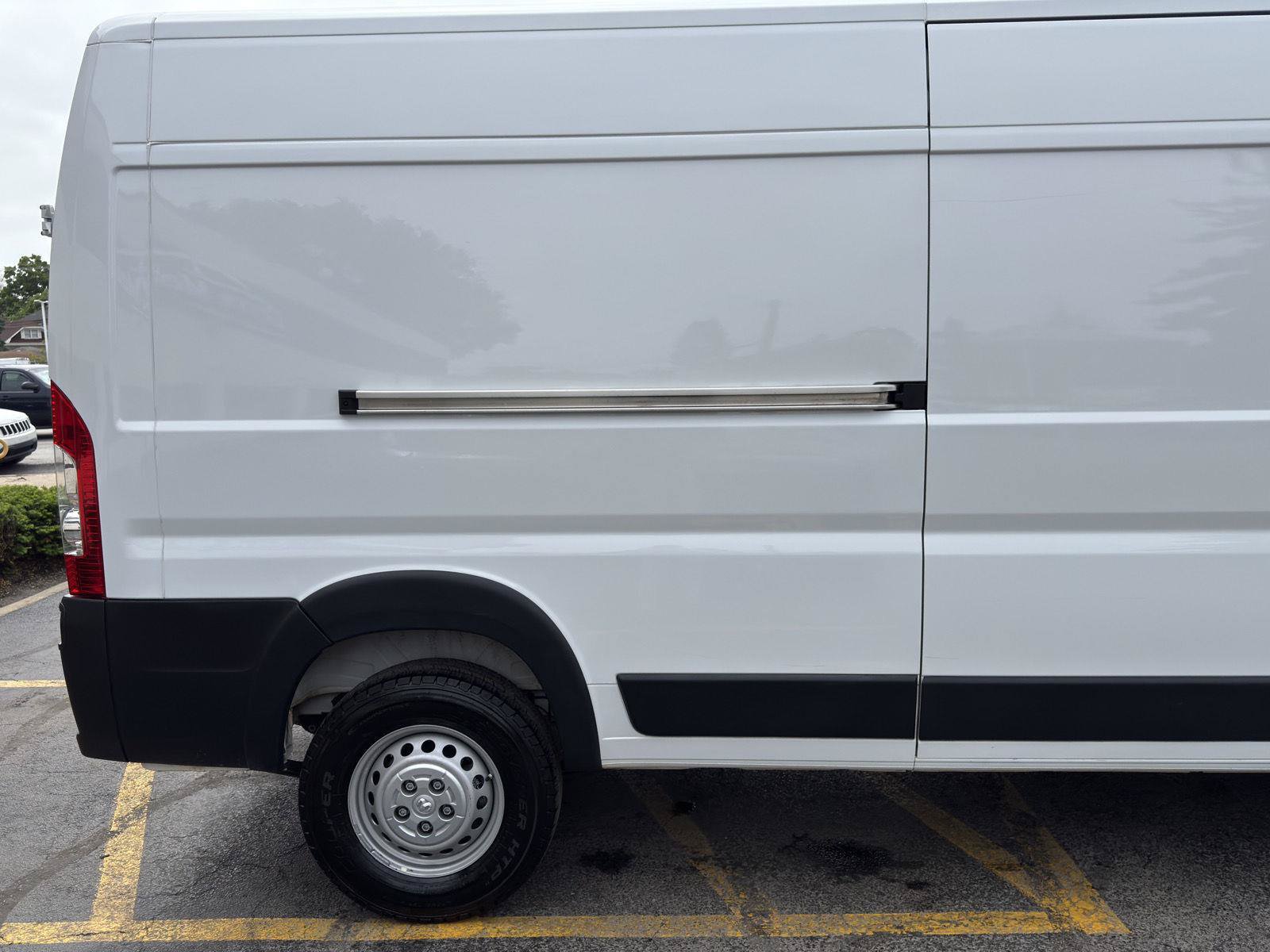 Used 2025 RAM ProMaster 2500 w/ Convenience Group FWD image 14