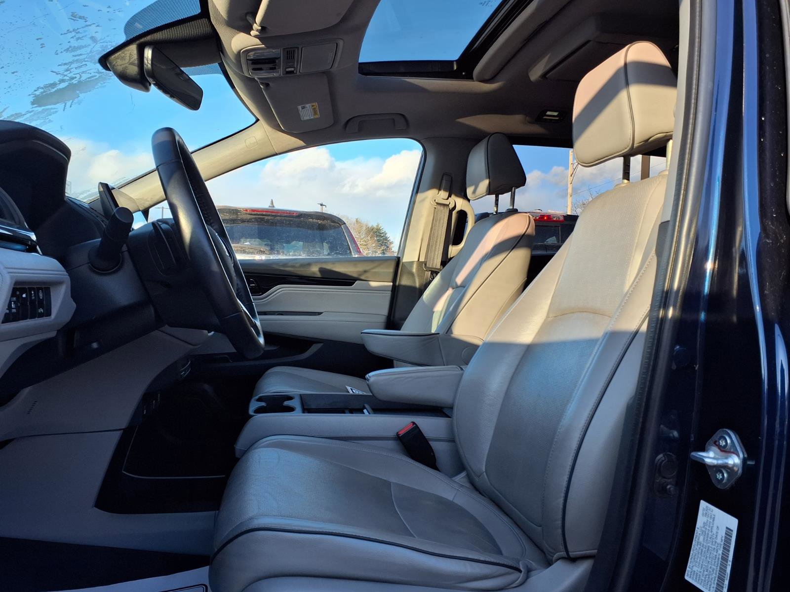 Used 2022 Honda Odyssey Elite image 6