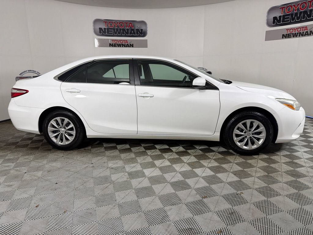 Used 2015 Toyota Camry LE FWD image 2