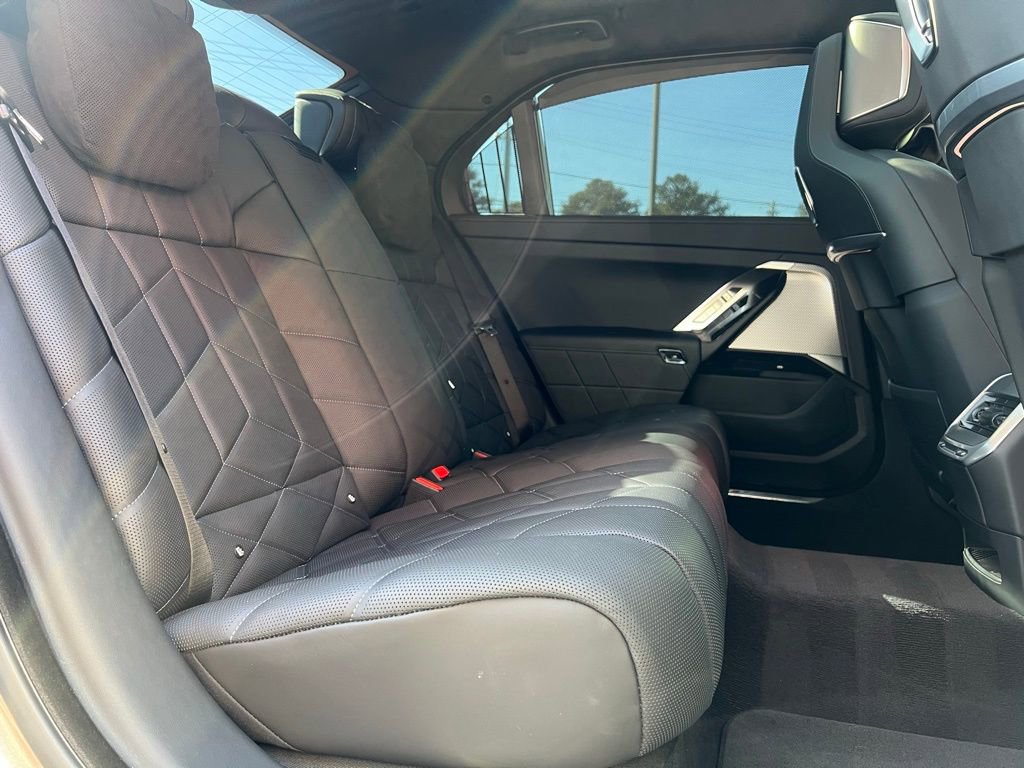 Used 2023 BMW i7 xDrive60 AWD/4WD image 20