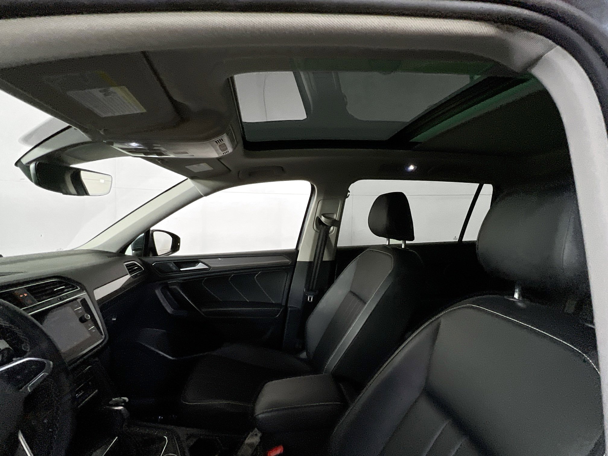 Used 2022 Volkswagen Tiguan SE image 21