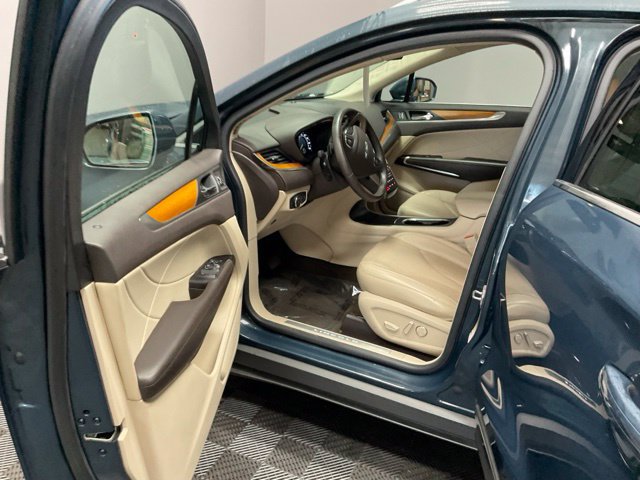 Used 2019 Lincoln MKC Select w/ Select Plus Package AWD/4WD image 14