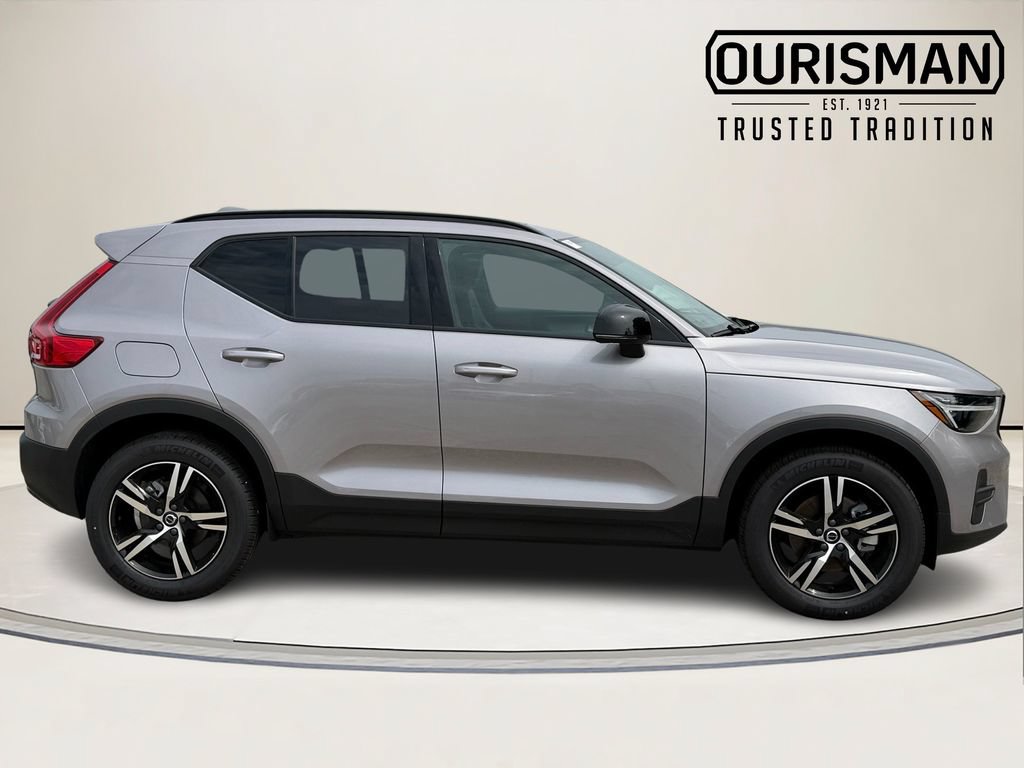 New 2026 Volvo XC40 B5 Core w/ Climate Package AWD/4WD image 2