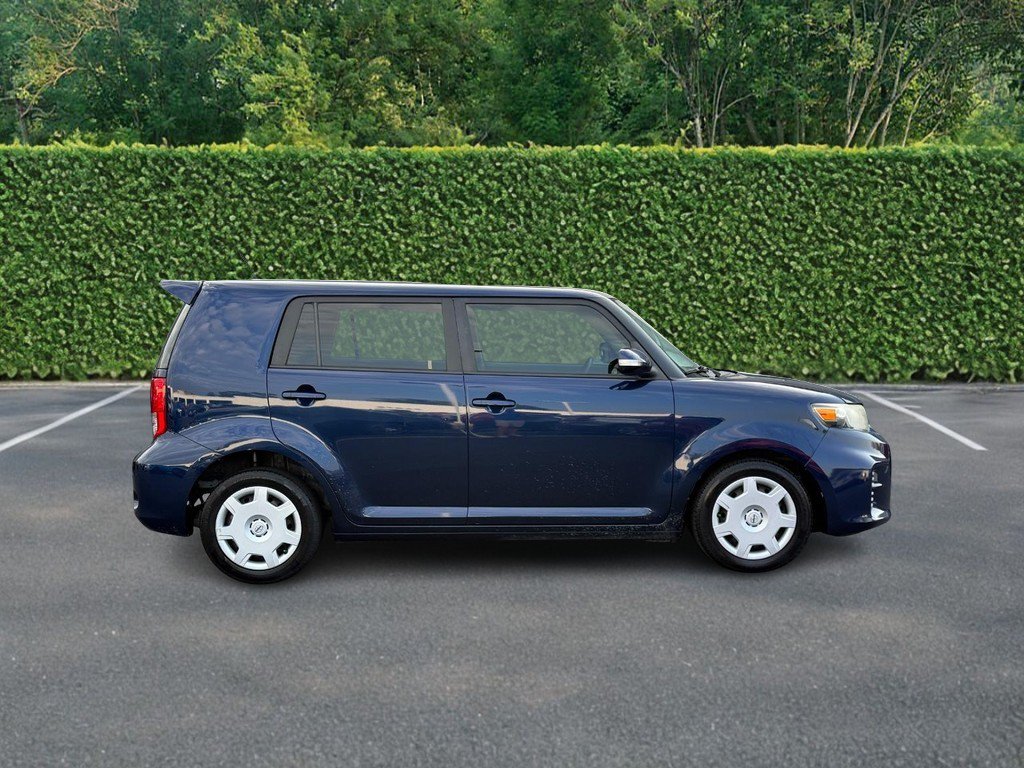 Used 2013 Scion xB FWD image 2